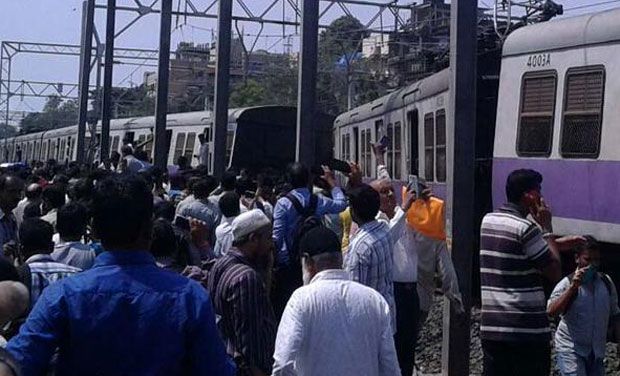 ممبئی میں لوکل ٹرین کے 7 کو چس پٹری سے اترے 